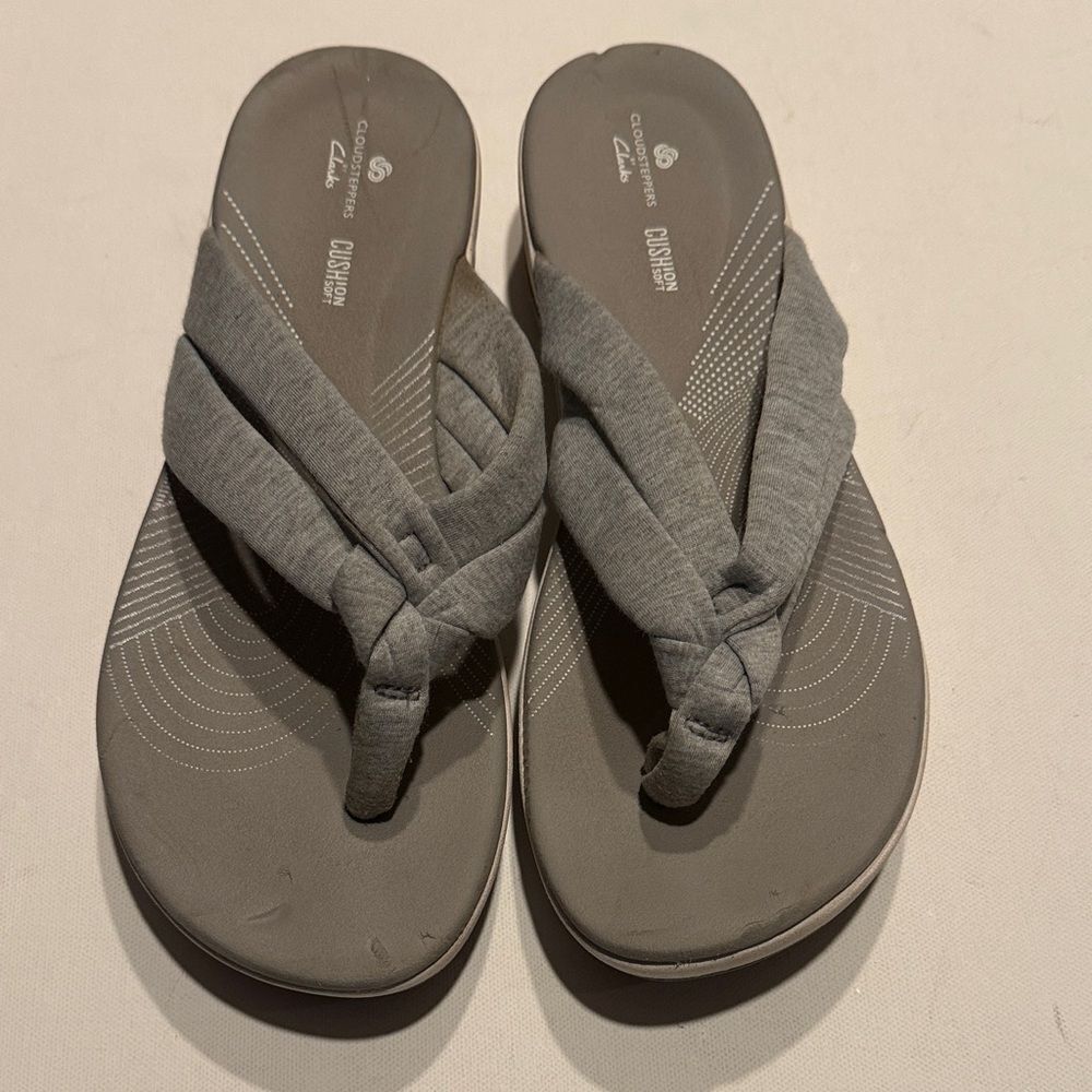 Clarks Light Gray Padded Thong Sandals